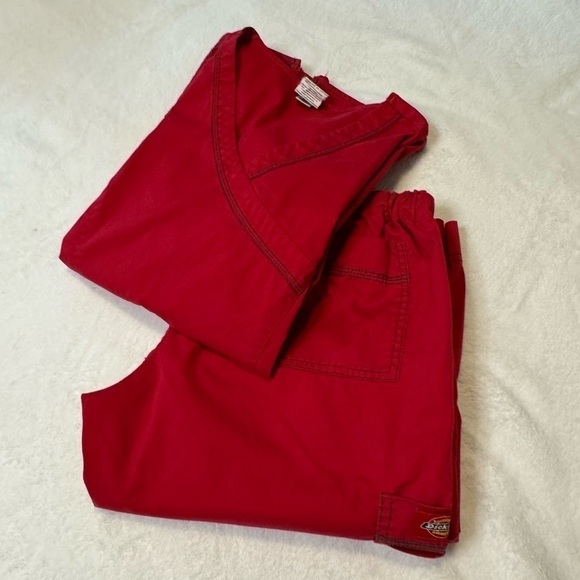 Dickies burgundy and gray lined scrubs - Picture 1 of 10